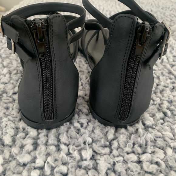 Size 9W strappy sandals - Picture 4 of 5